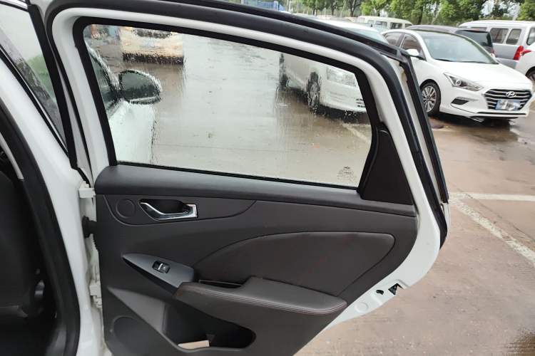 Used Chery Arrizo 7 2016 1.5T Manual ZhiShang Edition Interior 6