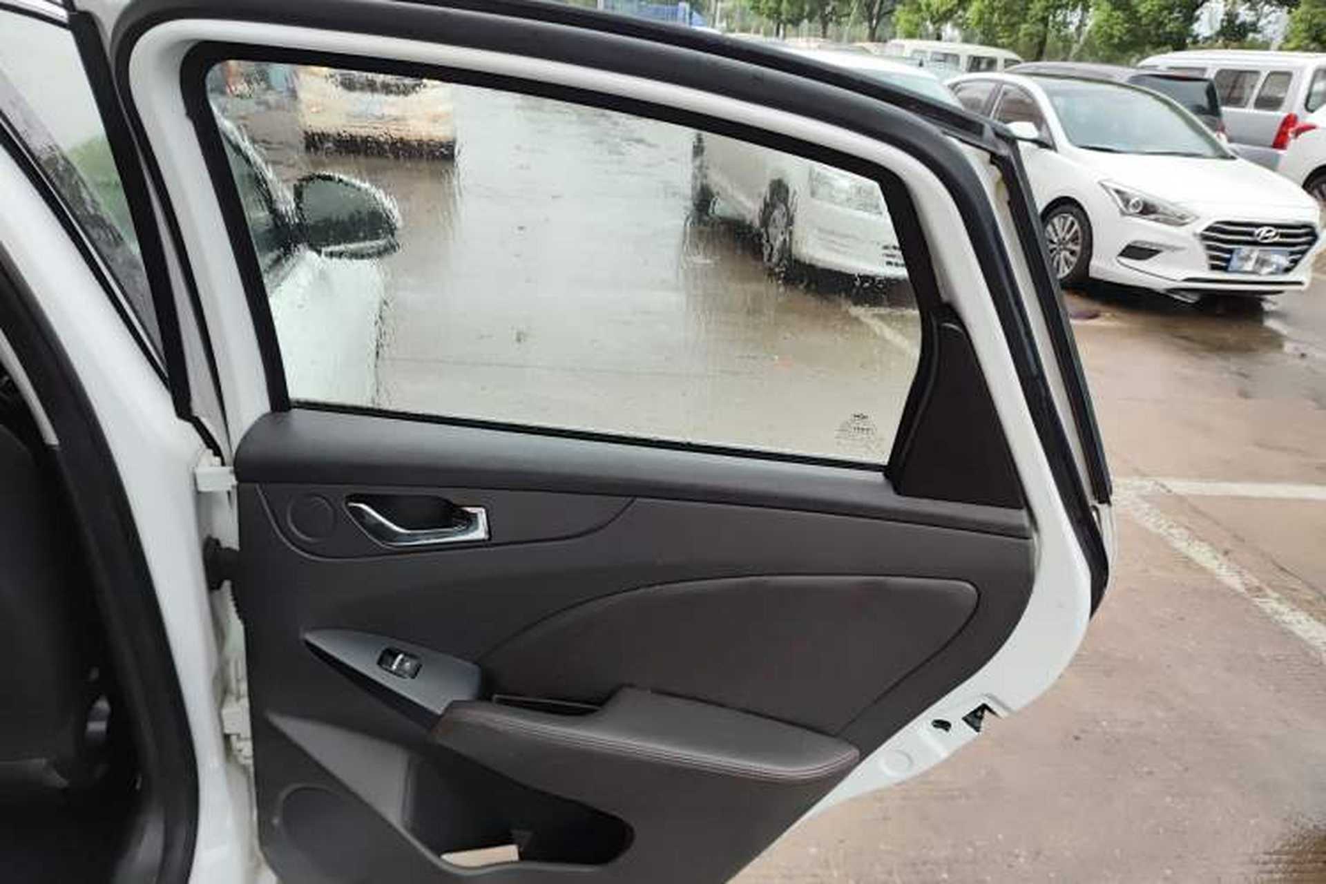 Used Chery Arrizo 7 2016 1.5T Manual ZhiShang Edition Interior 6