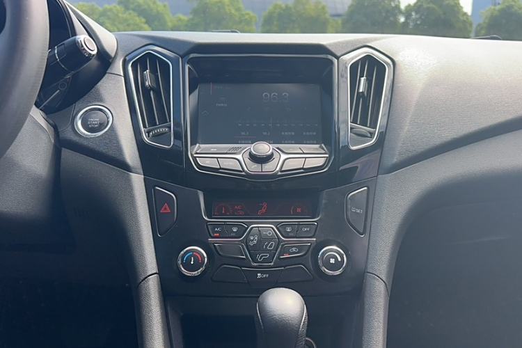 Used Chery Arrizo 7 2016 1.6L CVT ZhiShang Edition Interior 8