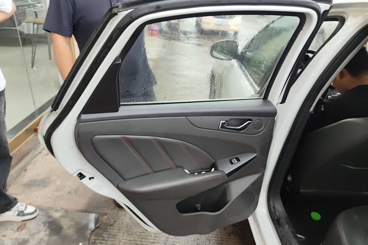Used Chery Arrizo 7 2016 1.5T Manual ZhiShang Edition Interior 8
