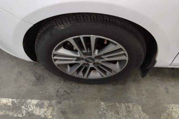 Used Chery Arrizo 7 2016 1.6L CVT ZhiShang Edition Left Front Wheel Hub