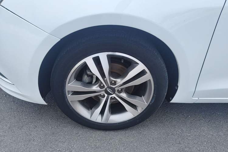 Used Chery Arrizo 7 2016 1.5T Manual ZhiShang Edition Left Front Wheel Hub