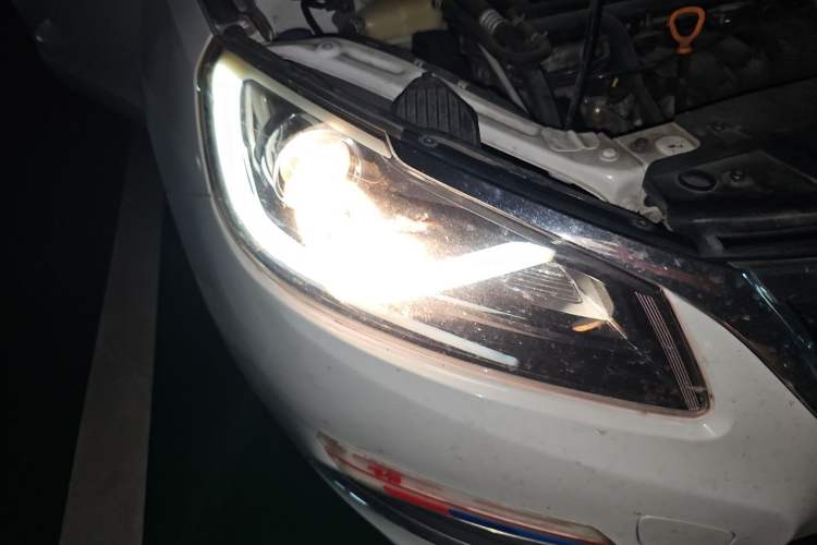 Used Chery Arrizo 7 2016 1.6L CVT ZhiShang Edition Right Front Headlight