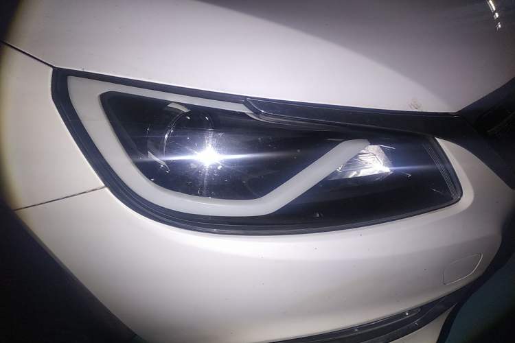Used Chery Arrizo 7 2016 1.6L CVT ZhiShang Edition Right Front Headlight