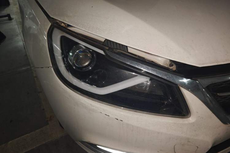 Used Chery Arrizo 7 2016 1.5T Manual ZhiShang Edition Right Front Headlight