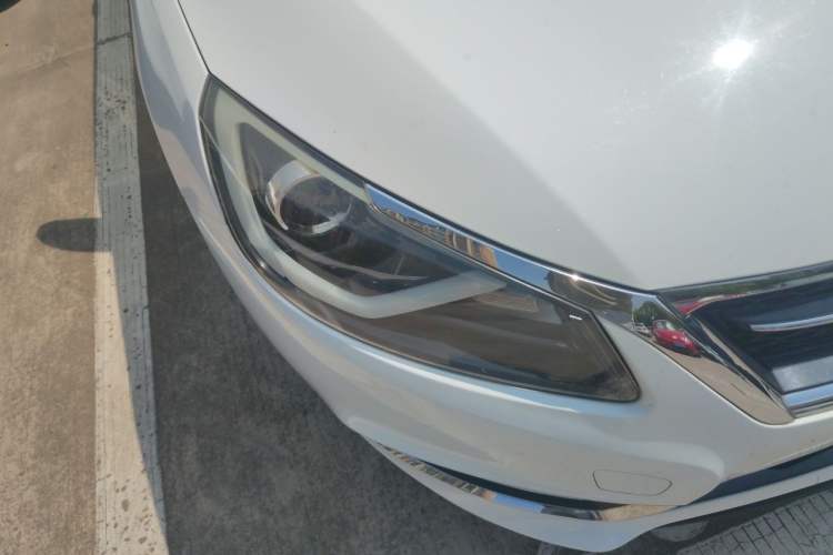 Used Chery Arrizo 7 2016 1.6L CVT ZhiShang Edition Right Front Headlight