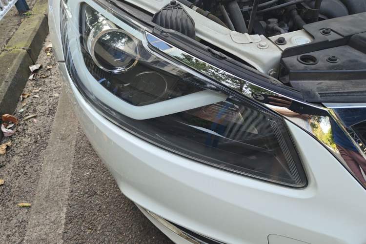 Used Chery Arrizo 7 2016 1.6L CVT ZhiShang Edition Right Front Headlight