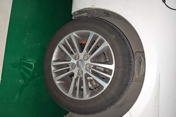 Used Chery Arrizo 7 2016 1.6L CVT ZhiShang Edition Right Front Wheel Hub