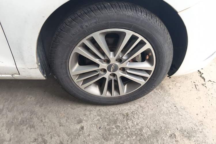 Used Chery Arrizo 7 2016 1.6L CVT ZhiShang Edition Right Front Wheel Hub