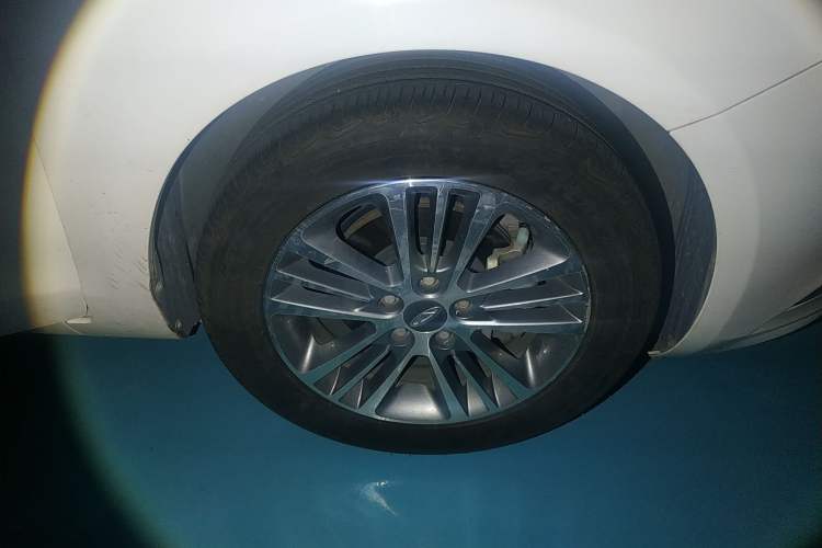 Used Chery Arrizo 7 2016 1.6L CVT ZhiShang Edition Right Front Wheel Hub