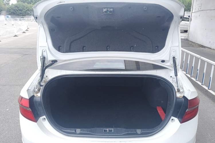 Used Chery Arrizo 7 2016 1.5T Manual ZhiShang Edition Trunk