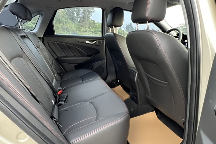 Used Chery Arrizo 7 2016 1.6L CVT ZhiShang Edition Interior 2