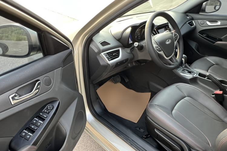 Used Chery Arrizo 7 2016 1.6L CVT ZhiShang Edition Interior 4