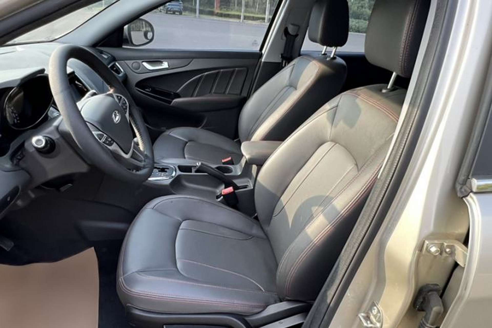 Used Chery Arrizo 7 2016 1.6L CVT ZhiShang Edition Interior 5