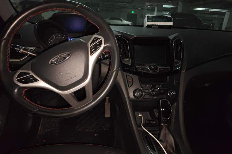 Used Chery Arrizo 7 2017 1.5T CVT ZhiShang Edition Center Console