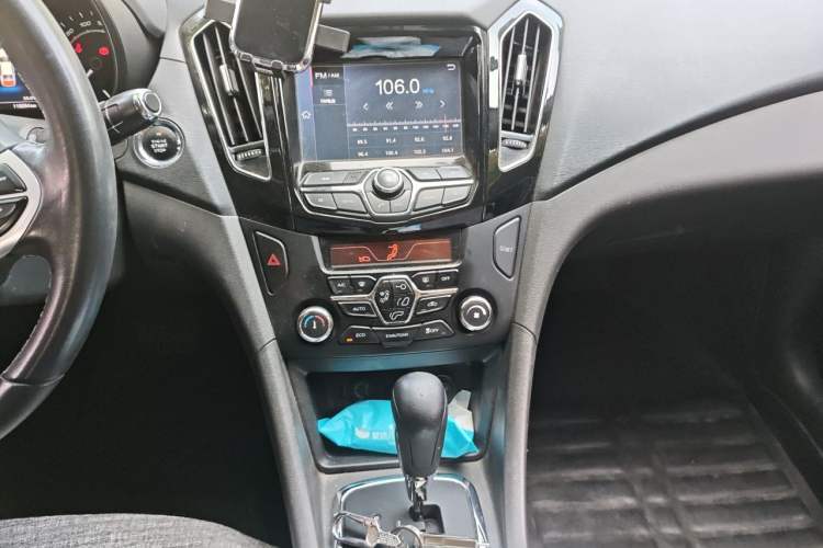 Used Chery Arrizo 7e 2016 1.6L e-Chic Edition Audio And AC Panel