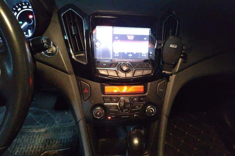 Used Chery Arrizo 7e 2016 1.6L e-Enjoy Version Audio And AC Panel