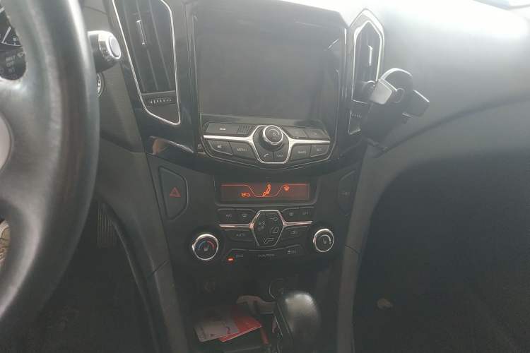 Used Chery Arrizo 7e 2016 1.6L e-Enjoy Version Audio And AC Panel
