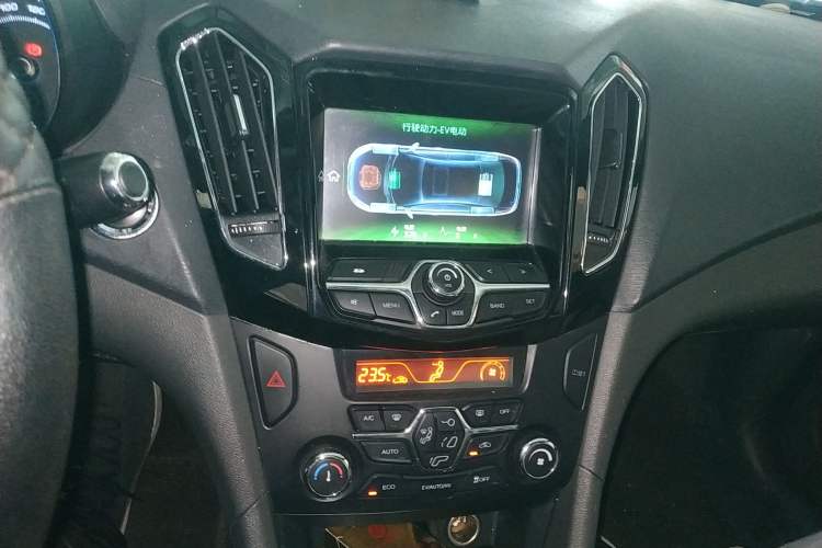 Used Chery Arrizo 7e 2016 1.6L e-Chic Edition Audio And AC Panel