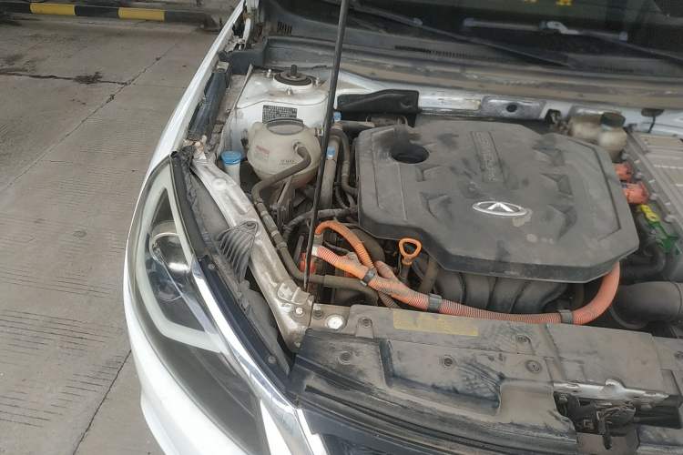 Used Chery Arrizo 7e 2016 1.6L e-Enjoy Version Engine Bay Right