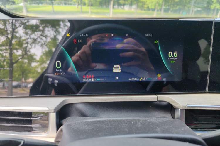 Used Chery Arrizo 8 2022 1.6T DCT Elite Odometer Close Up