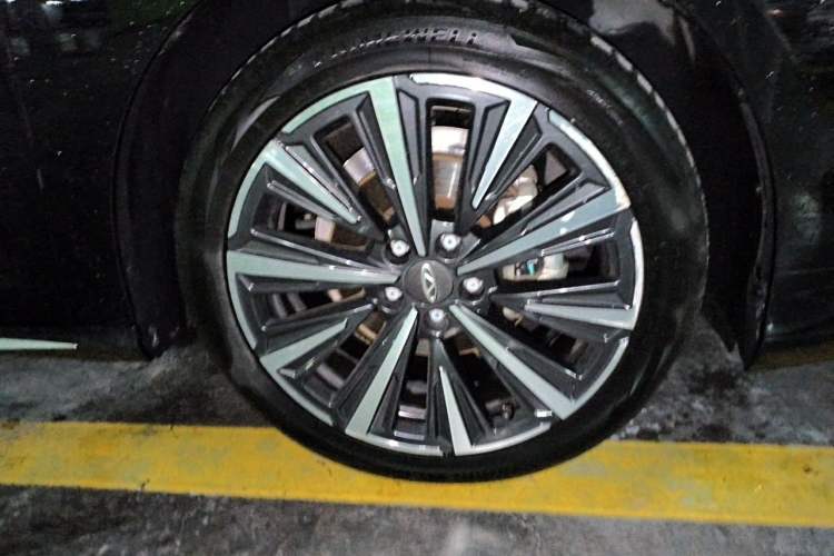 Used Chery Arrizo 8 2022 1.6T DCT Zhen Right Front Wheel Hub