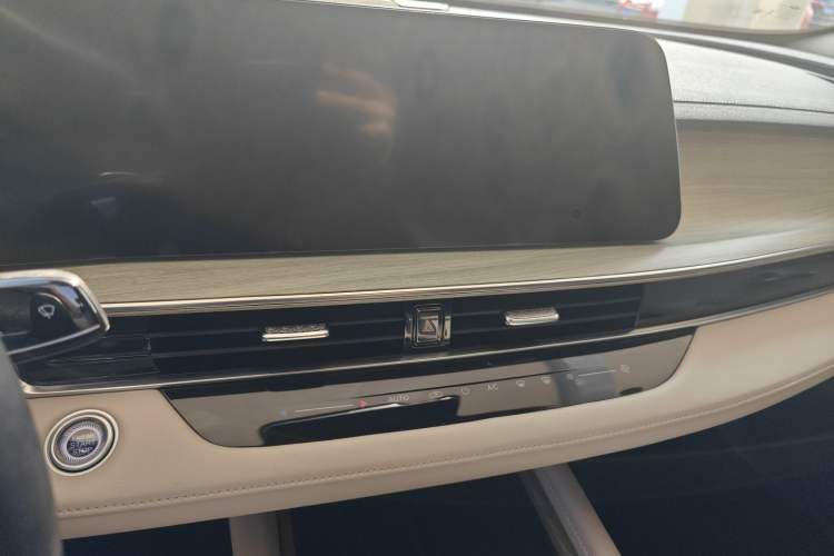 Used Chery Arrizo 8 2022 1.6T DCT Zhen Audio And AC Panel