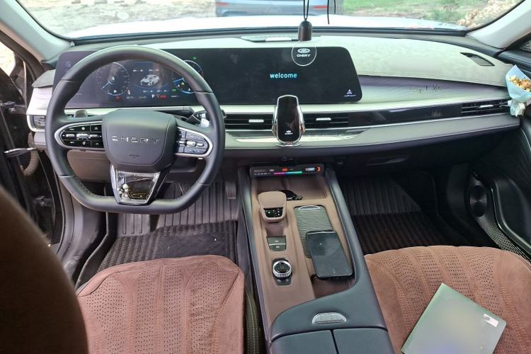 Used Chery Arrizo 8 2022 1.6T DCT Ya Center Console