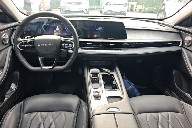 Used Chery Arrizo 8 2022 1.6T DCT Elite Center Console