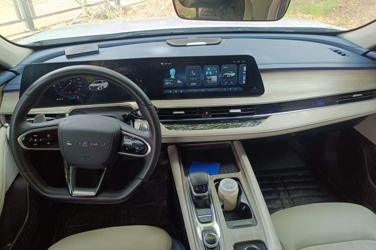 Used Chery Arrizo 8 2022 1.6T DCT Ya Center Console