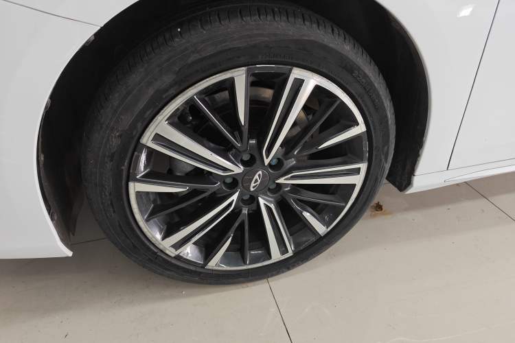 Used Chery Arrizo 8 2022 1.6T DCT Elite Left Front Wheel Hub