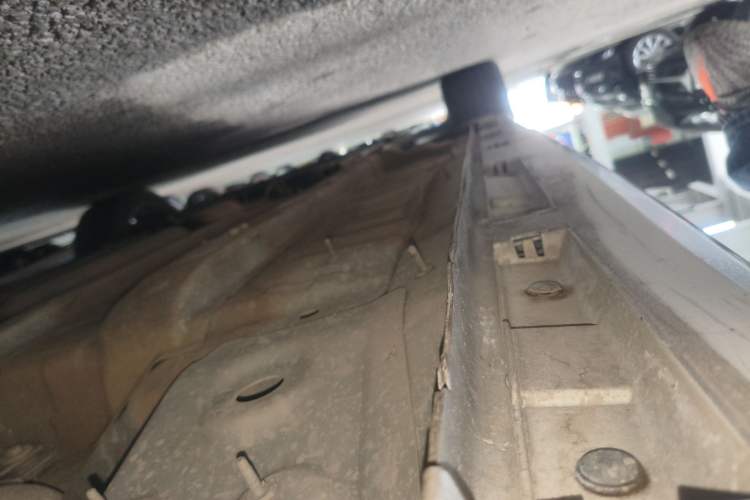 Used Chery Arrizo 8 2022 1.6T DCT Elite Left Side Sill