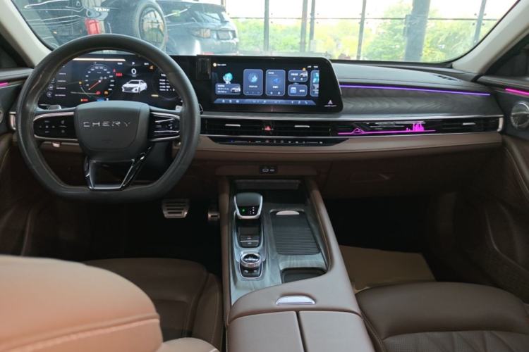 Used Chery Arrizo 8 2023 High-Performance Edition 2.0T DCT Powerfully Equipped Center Console