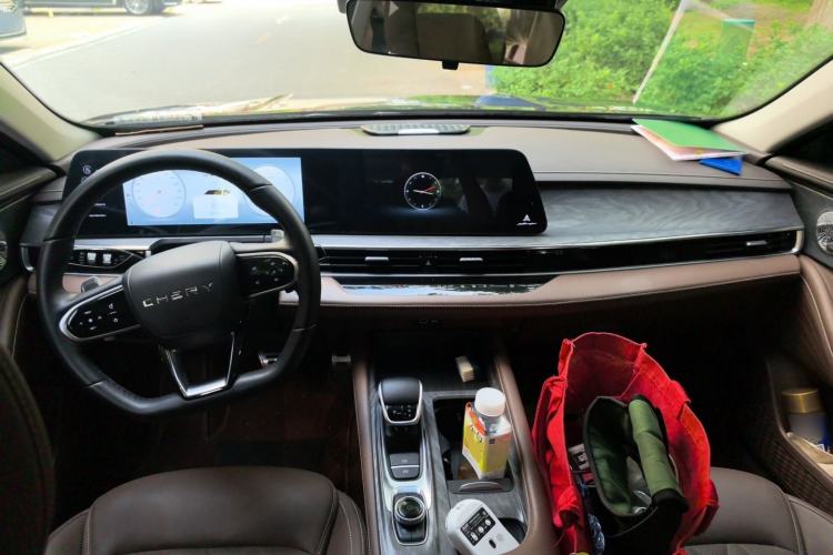 Used Chery Arrizo 8 2023 High-Performance Edition 2.0T DCT Powerfully Equipped Center Console