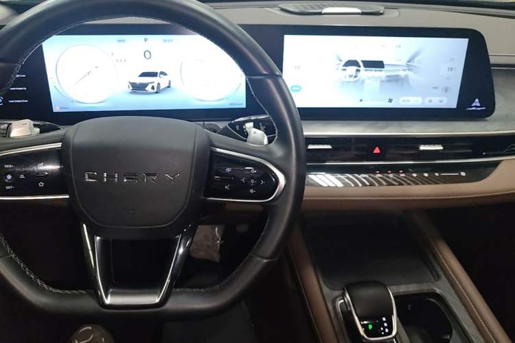 Used Chery Arrizo 8 2023 High-Performance Edition 2.0T DCT Powerfully Equipped Center Console