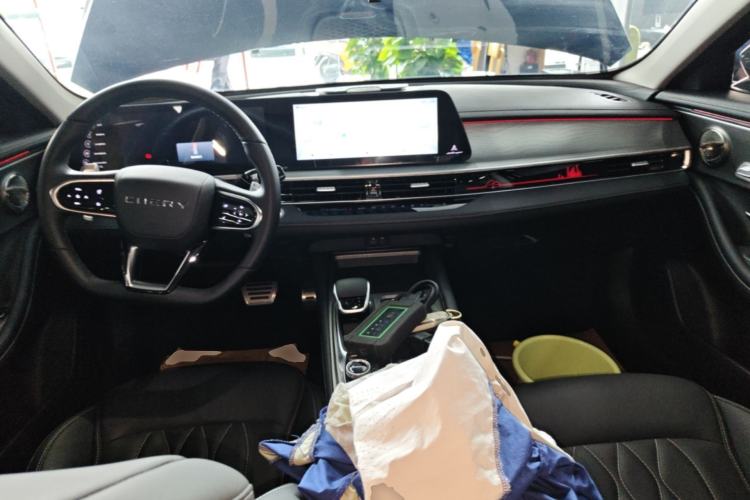 Used Chery Arrizo 8 2023 High-Performance Edition 2.0T DCT Powerfully Equipped Center Console