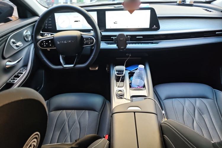 Used Chery Arrizo 8 2023 High-Performance Edition 2.0T DCT Powerfully Equipped Center Console