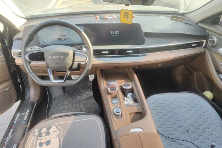 Used Chery Arrizo 8 2023 High-Performance Edition 2.0T DCT Powerfully Equipped Center Console