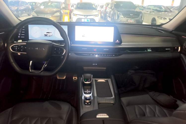 Used Chery Arrizo 8 2023 High-Performance Edition 2.0T DCT Powerfully Equipped Center Console