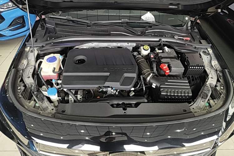 Used Chery Arrizo 8 2023 High-Performance Edition 2.0T DCT Powerfully Equipped Engine Bay