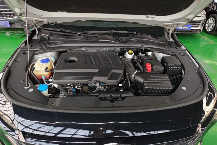 Used Chery Arrizo 8 2023 High-Performance Edition 2.0T DCT Powerfully Equipped Engine Bay