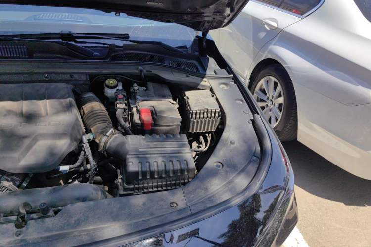 Used Chery Arrizo 8 2023 High-Performance Edition 2.0T DCT Powerfully Equipped Engine Bay Left