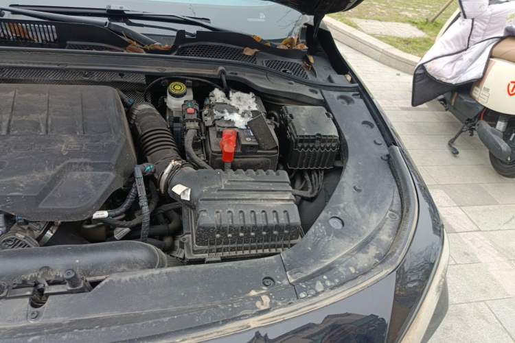Used Chery Arrizo 8 2023 High-Performance Edition 2.0T DCT Powerfully Equipped Engine Bay Left