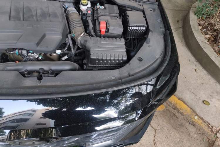Used Chery Arrizo 8 2023 High-Performance Edition 2.0T DCT Powerfully Equipped Engine Bay Left