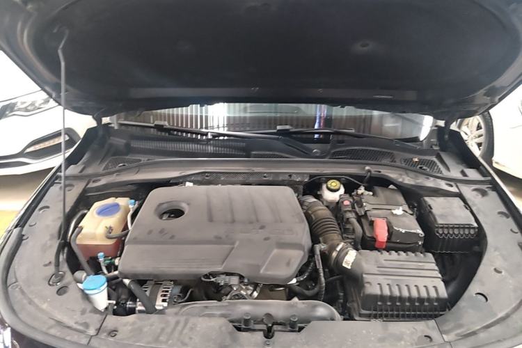 Used Chery Arrizo 8 2023 High-Performance Edition 2.0T DCT Powerfully Equipped Engine Bay