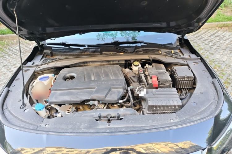 Used Chery Arrizo 8 2023 High-Performance Edition 2.0T DCT Powerfully Equipped Engine Bay