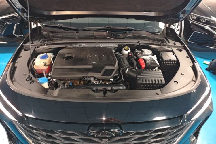 Used Chery Arrizo 8 2023 High-Performance Edition 2.0T DCT Powerfully Equipped Engine Bay