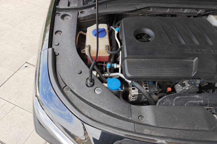 Used Chery Arrizo 8 2023 High-Performance Edition 2.0T DCT Powerfully Equipped Engine Bay Right