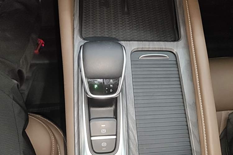 Used Chery Arrizo 8 2023 High-Performance Edition 2.0T DCT Powerfully Equipped Gear Lever
