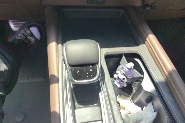 Used Chery Arrizo 8 2023 High-Performance Edition 2.0T DCT Powerfully Equipped Gear Lever